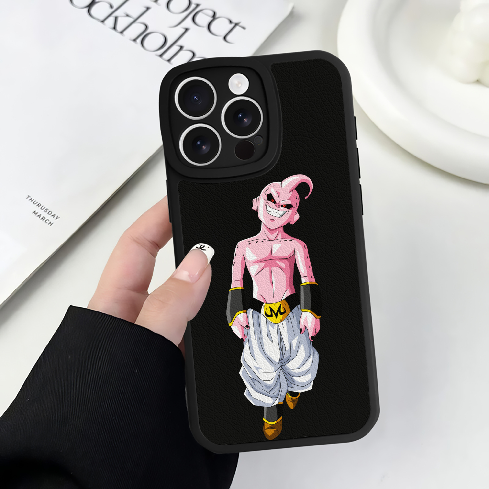（画像用） ドラゴンボール 魔人ブウ DRAGON BALL Majin Buu 【iPhone 16シリーズ対応】シリコンスマホケース（レザー調） 材質：シリコン